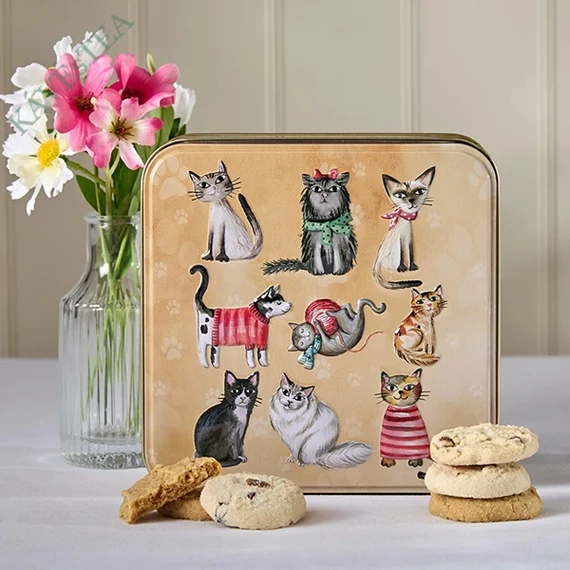 GRANDMA WILD's KEKSZ CICÁS DOMBORNYOMOTT DÍSZDOBOZBAN, 15,5x15,5x7cm