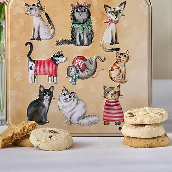 GRANDMA WILD's KEKSZ CICÁS DOMBORNYOMOTT DÍSZDOBOZBAN, 15,5x15,5x7cm